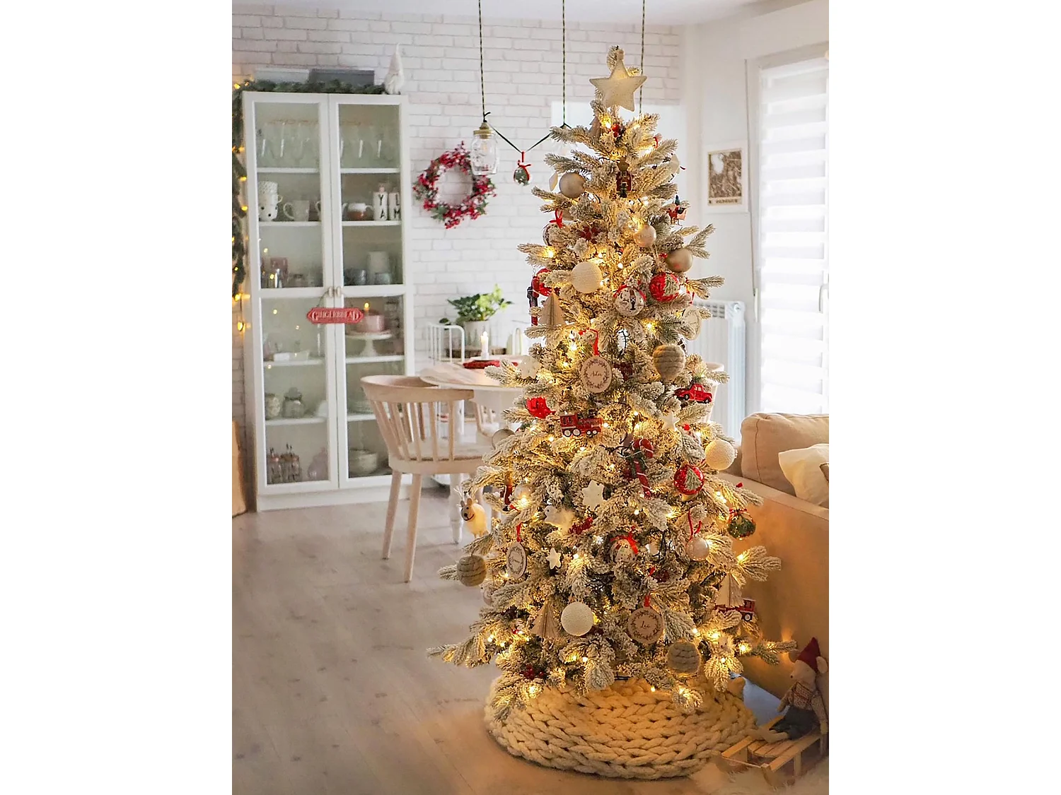 Sapin de Noël LED effet neige 180 cm blanc TATLOW