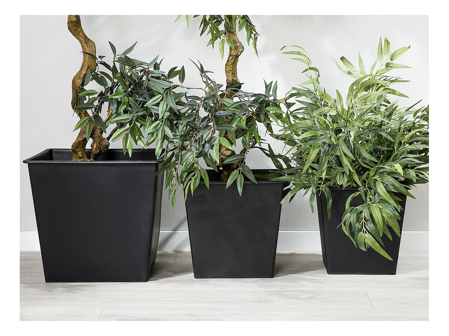 Set di 3 vasi auto irriganti quadrati 34 x 34 x 31 cm BALZO