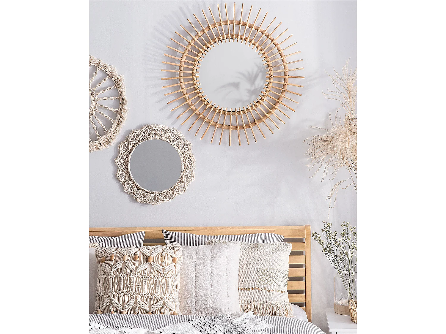 Origineller Wandspiegel aus Rattan in Sonnenform rund ø76 cm in Beige Stenen