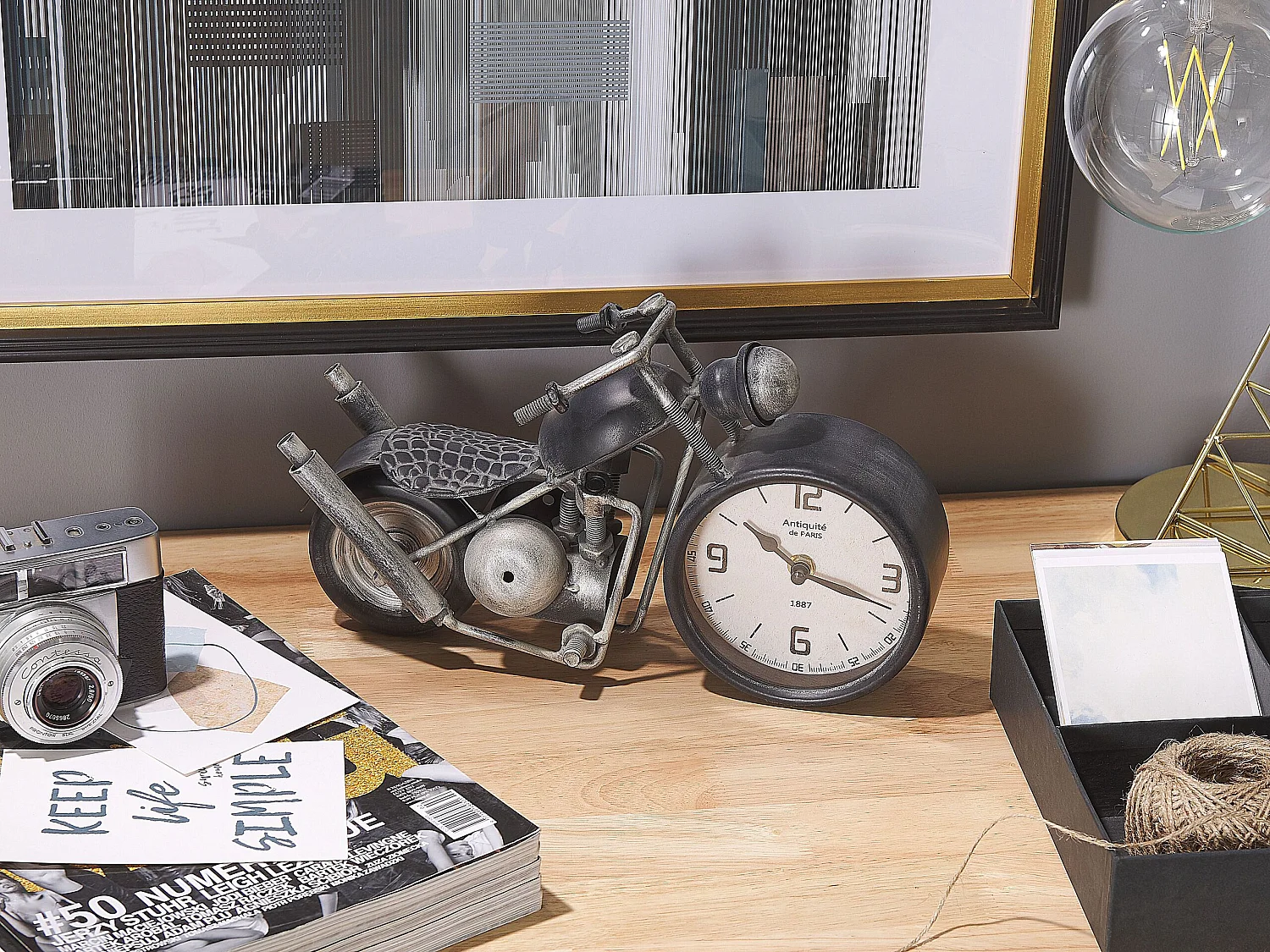 Dekorative Tischuhr im modernen Design Motorradform schwarz Berno