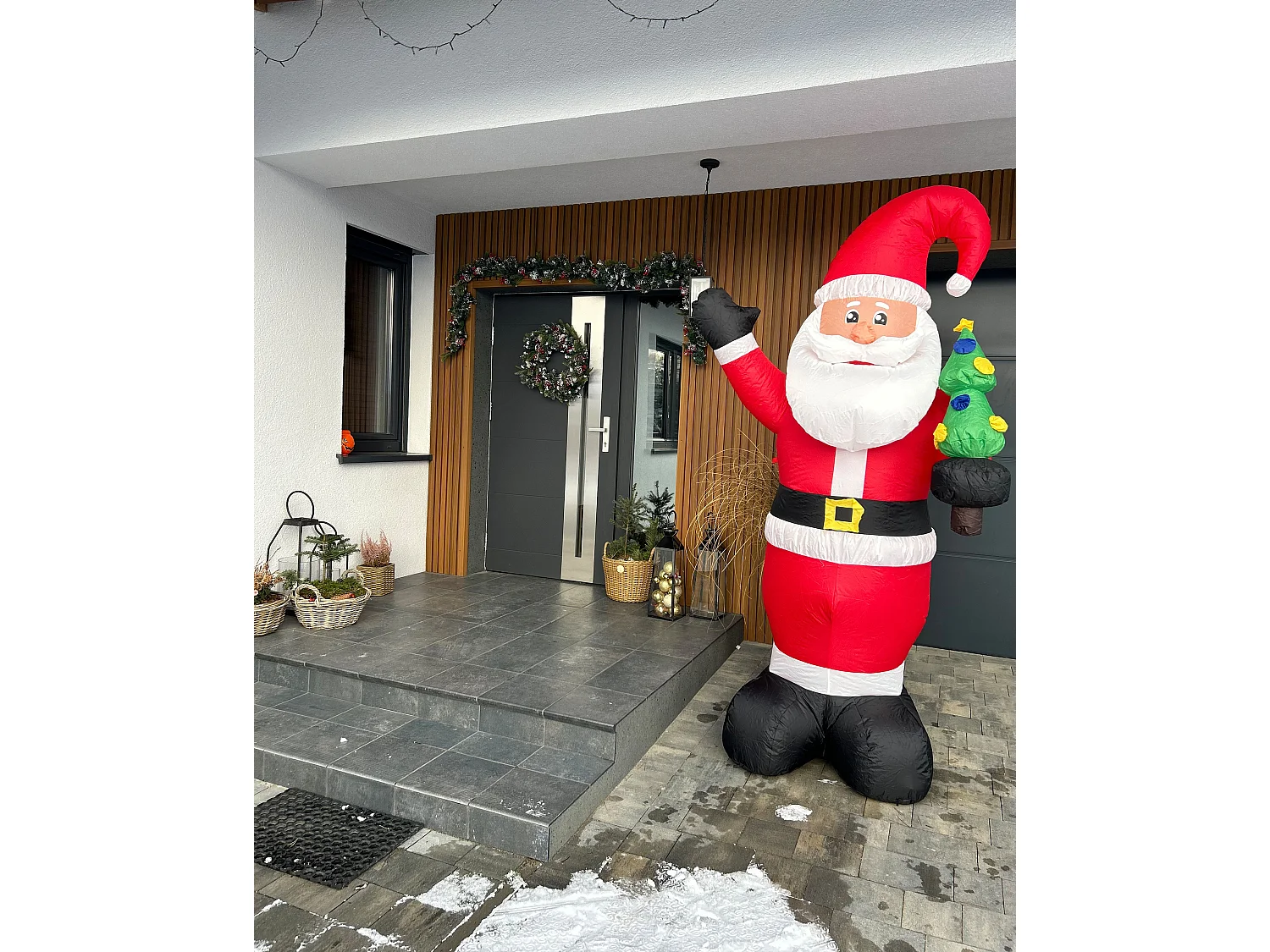 Père Noël LED gonflable 225 cm rouge IVALO