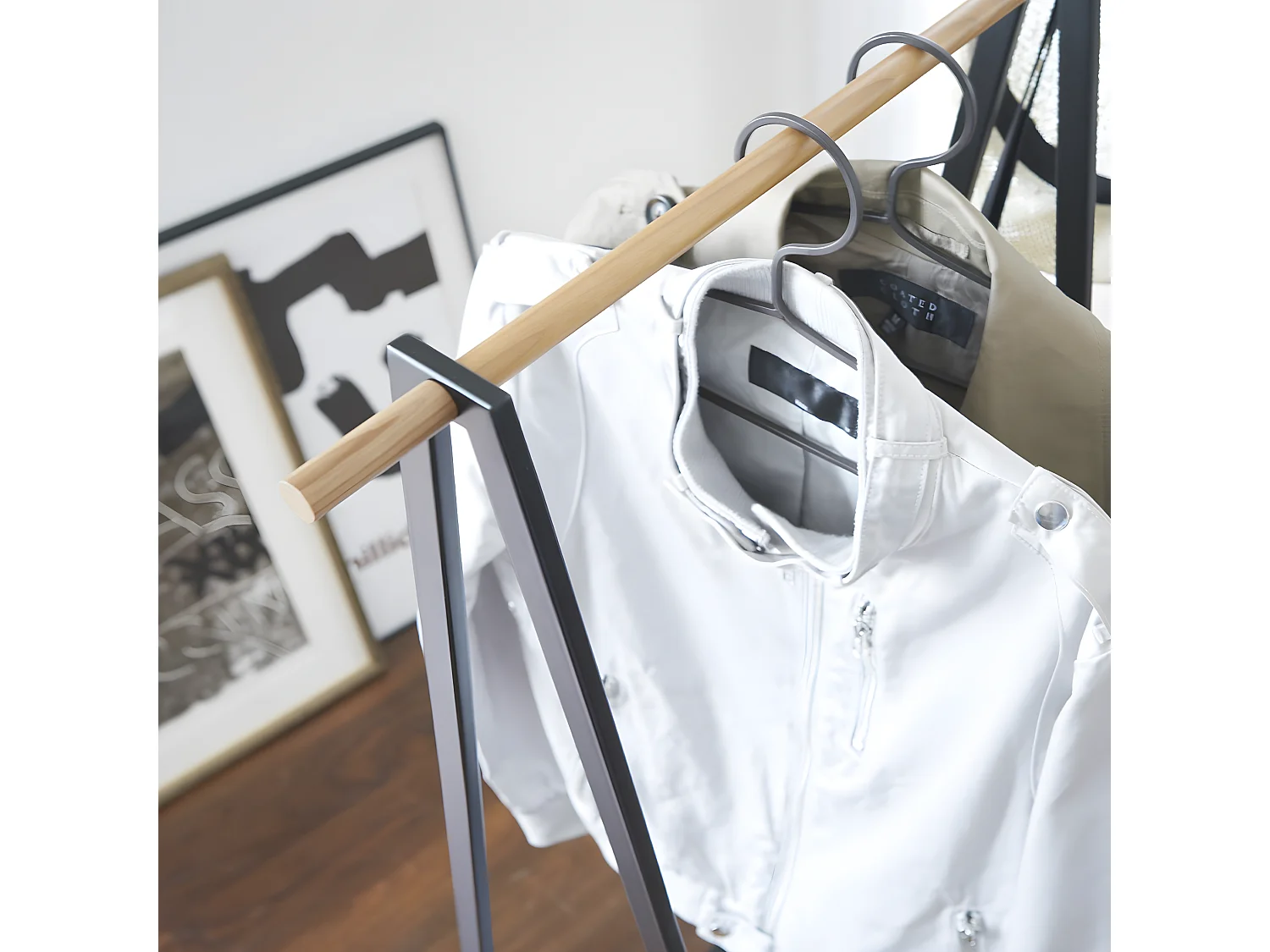 Usando en metal y madera 1 estante