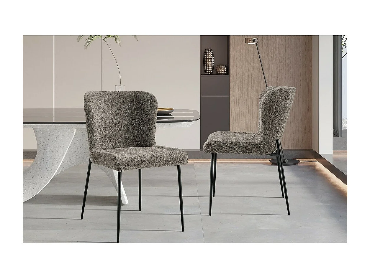 Cadeira revestida em Bouclé para sala de jantar na cor Areia. Coleção LISE