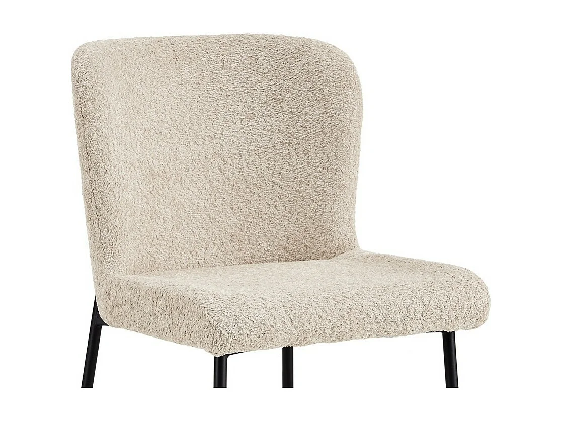 Stoel met Bouclé bekleding voor eetkamer in beige kleur. Collectie LISE