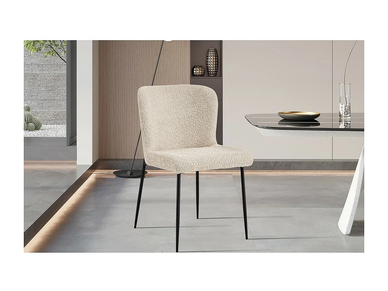 Cadeira com revestimento Bouclé para sala de jantar na cor Bege. Coleção LISE
