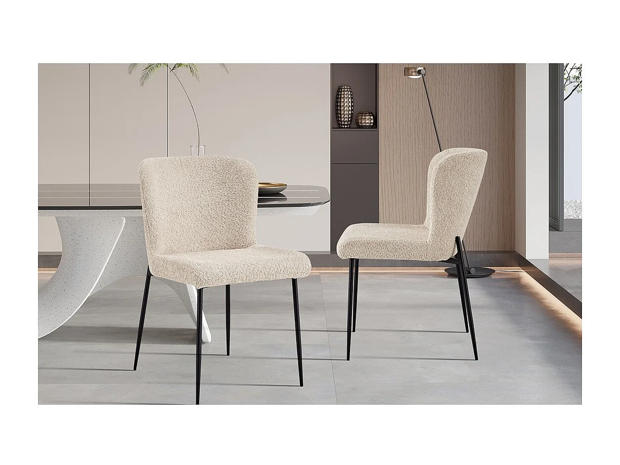 Cadeira com revestimento Bouclé para sala de jantar na cor Bege. Coleção LISE
