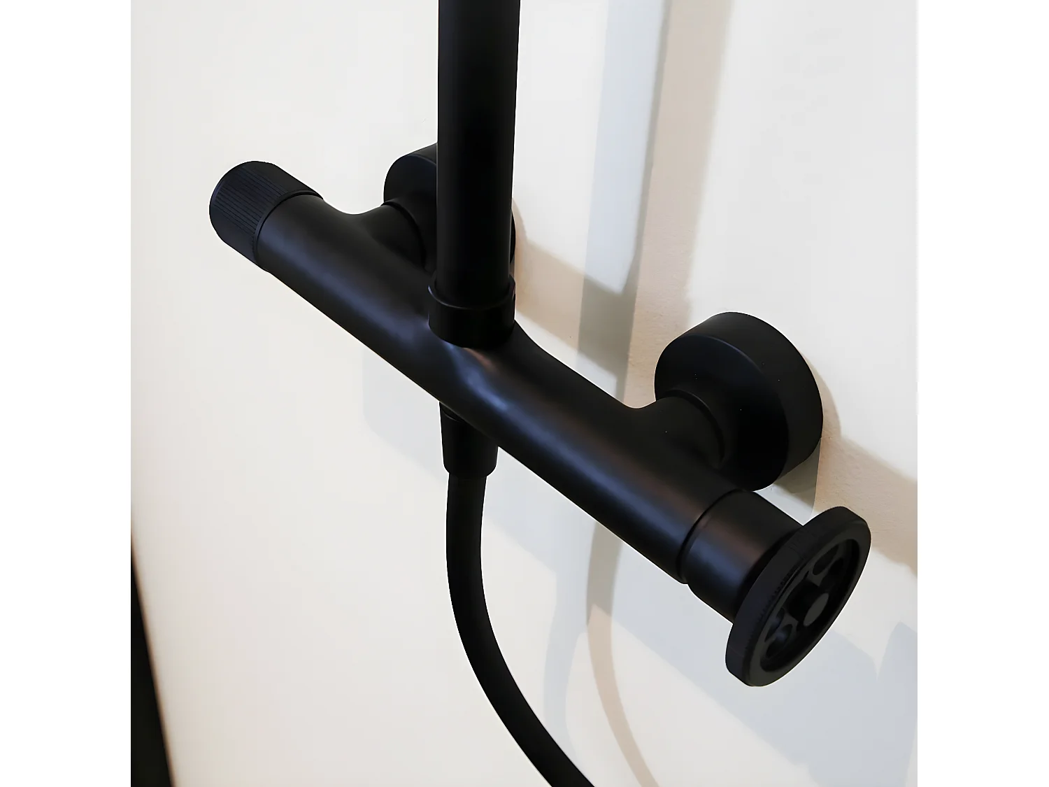 Indus Duschsäule Mechanische schwarz Essebagno