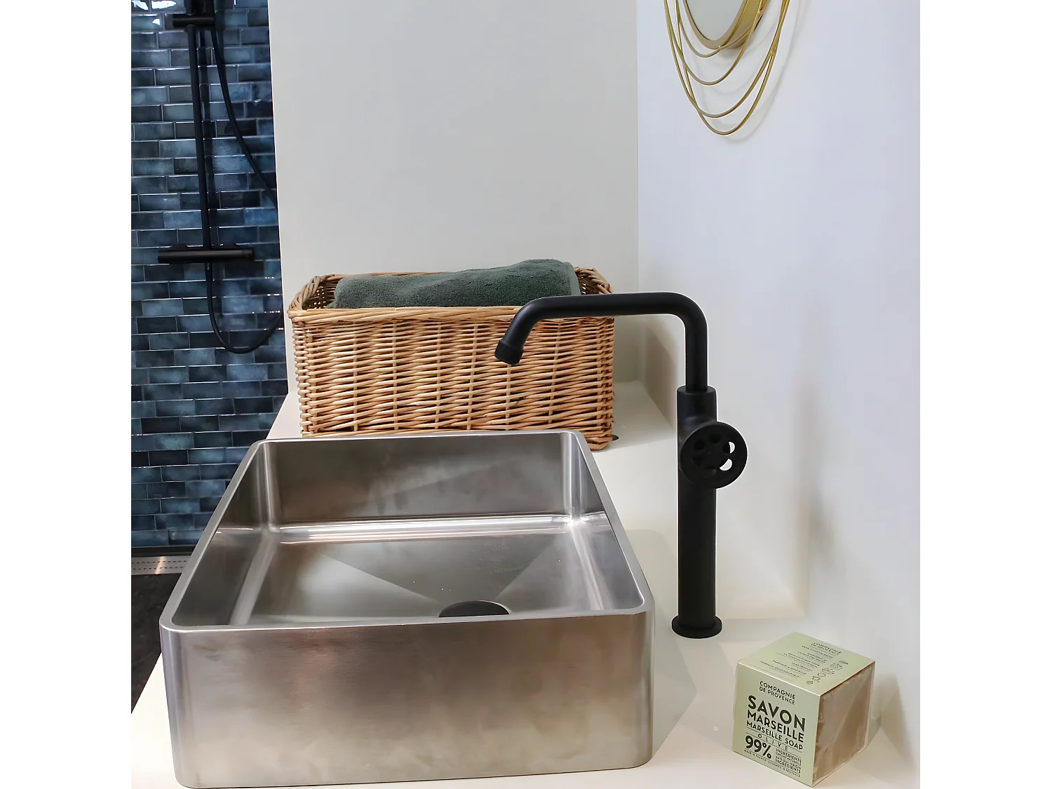 Indus mitigeur lavabo haut noir - Essebagno