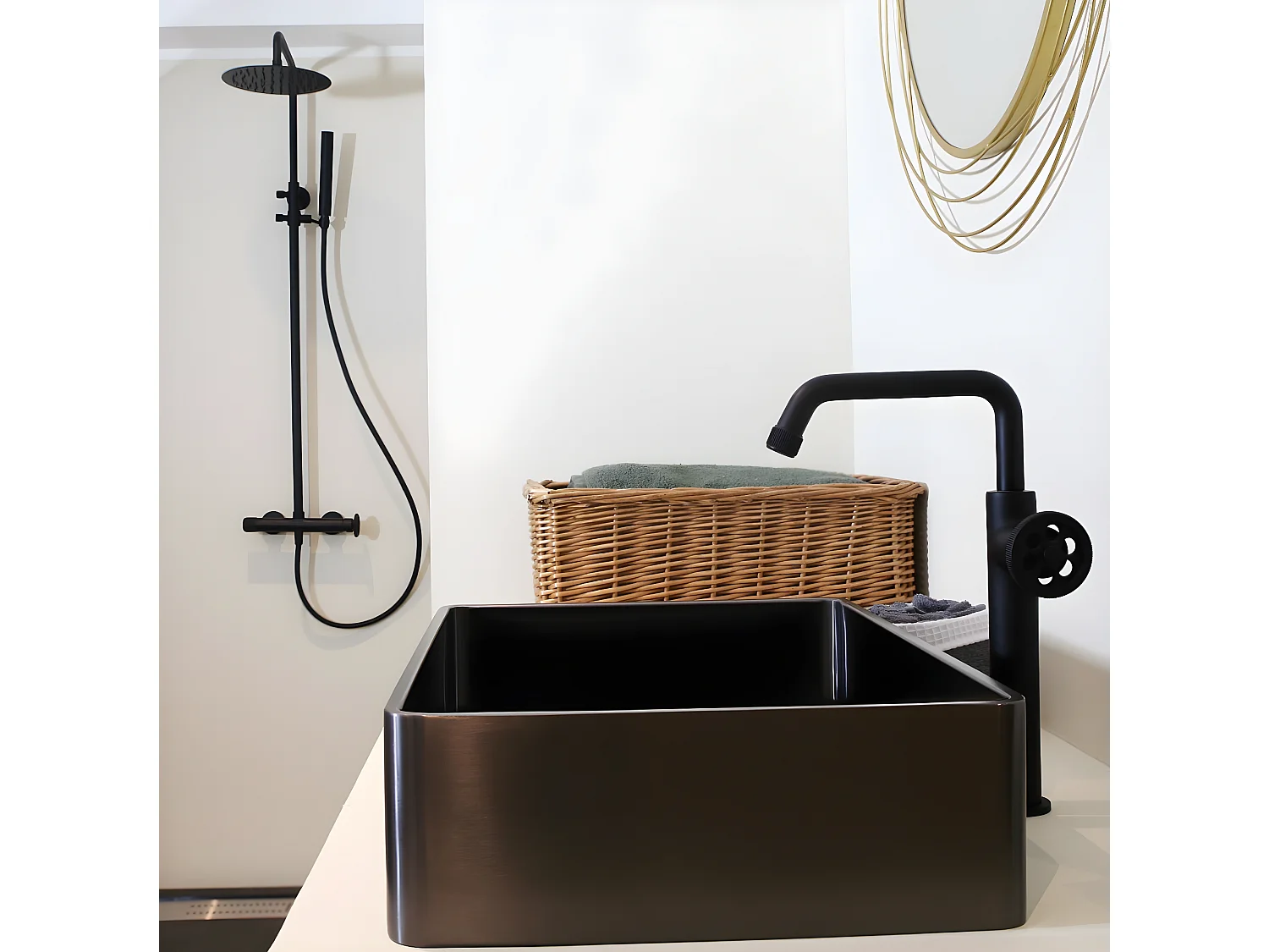 Indus mitigeur lavabo haut noir - Essebagno