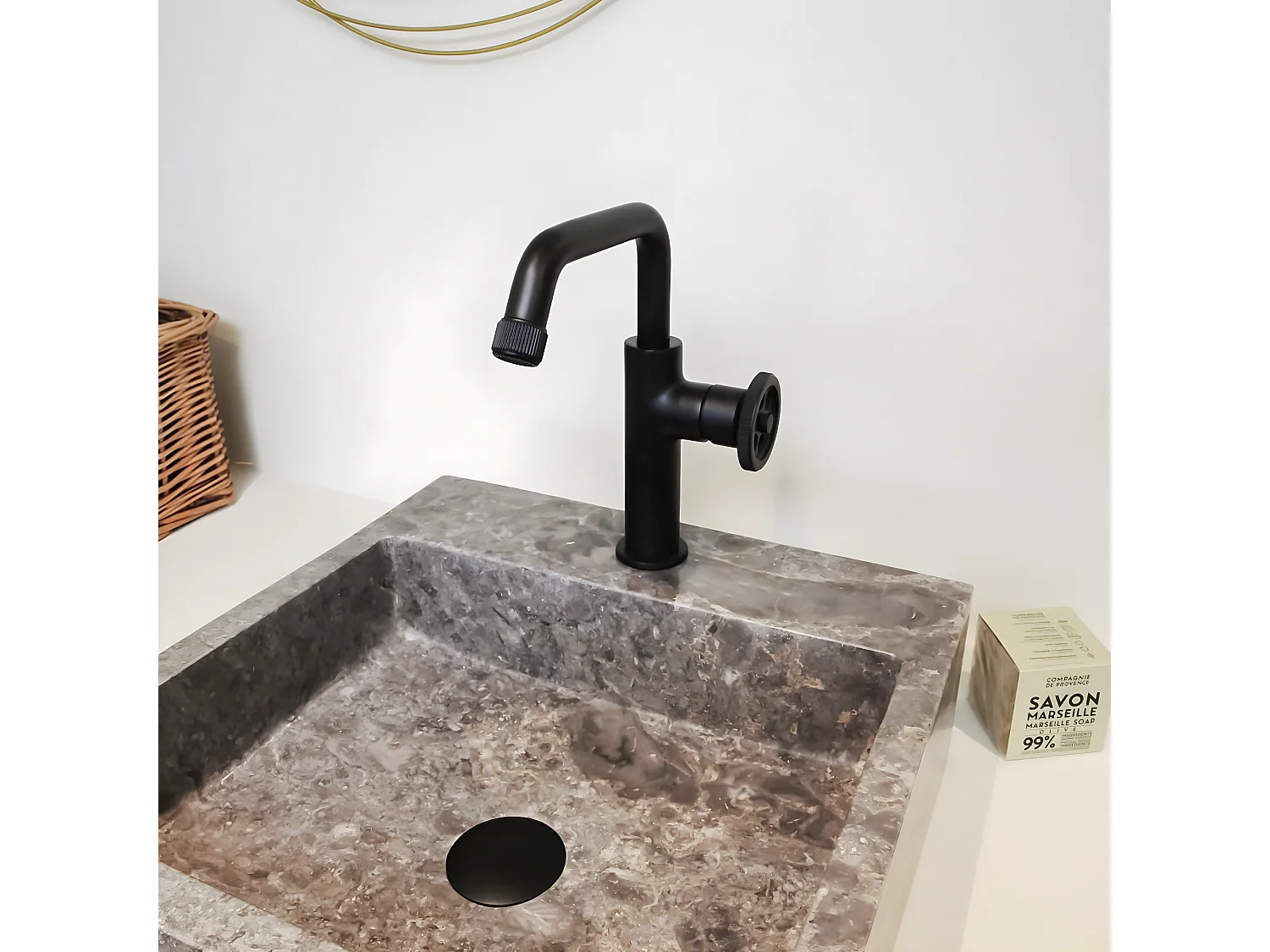 Indus mitigeur lavabo bas noir - Essebagno