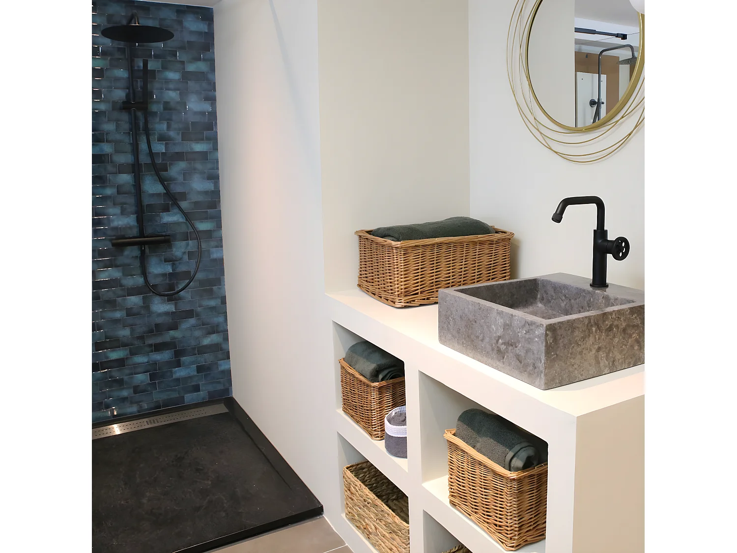 Indus mitigeur lavabo bas noir - Essebagno