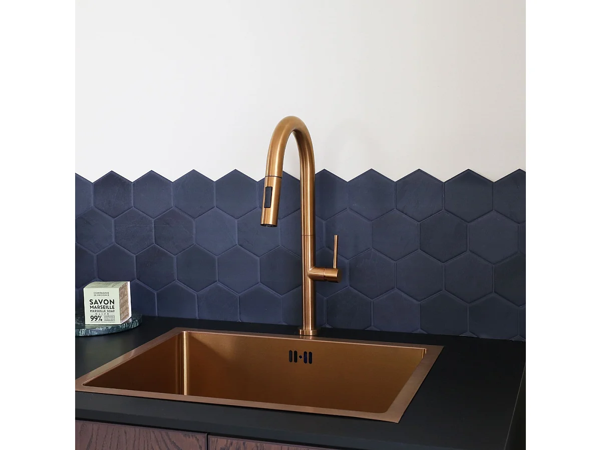 Portofino Mezclador de lavabo con teleducha extraíble en cobre cepillado Essebagno