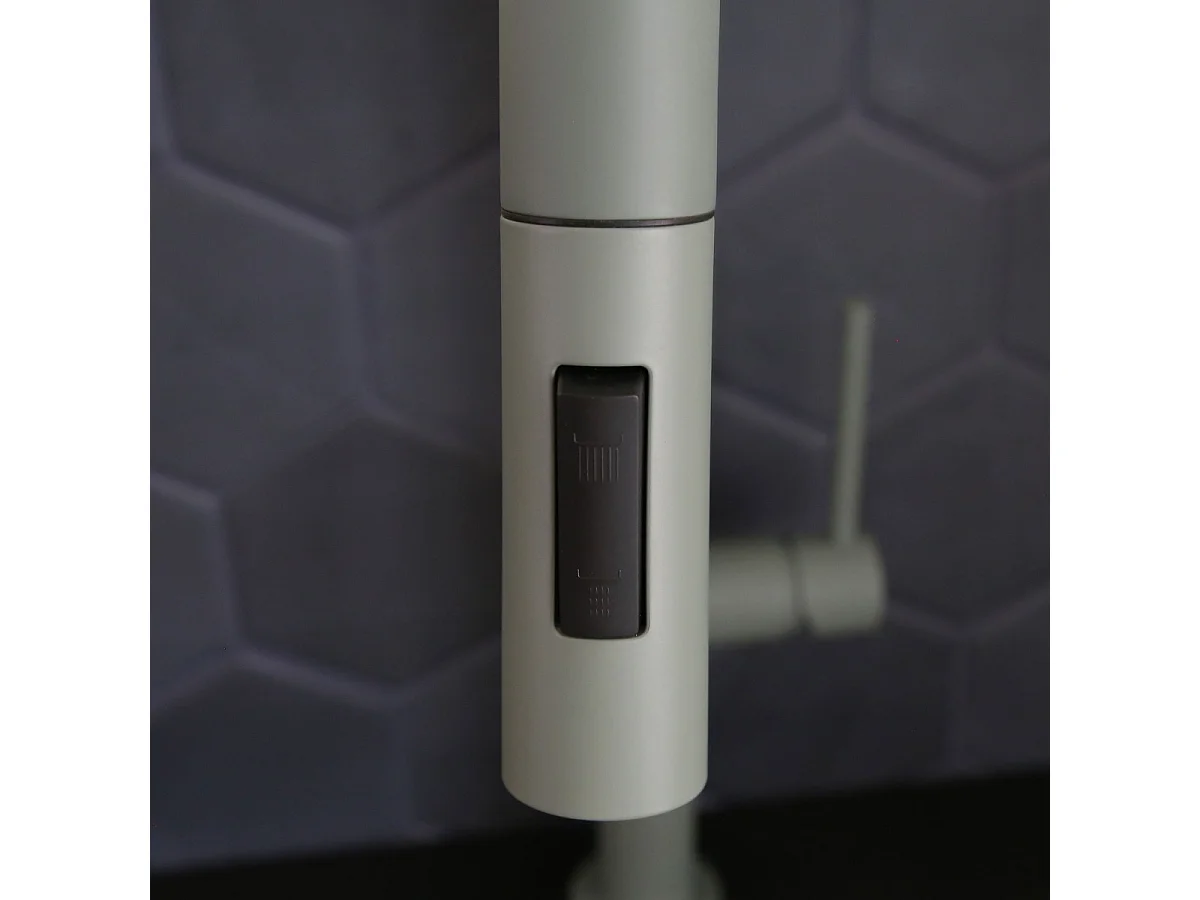 Portofino Spültischmischer mit Handbrause grau grün Essebagno