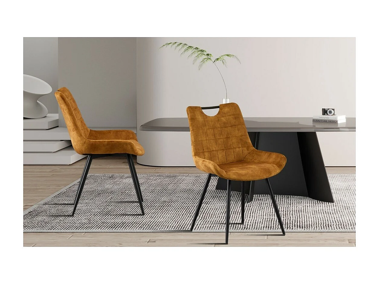 Chaise NINO – Velours or et pieds métal noir – H84 × L56 × P62.5 cm