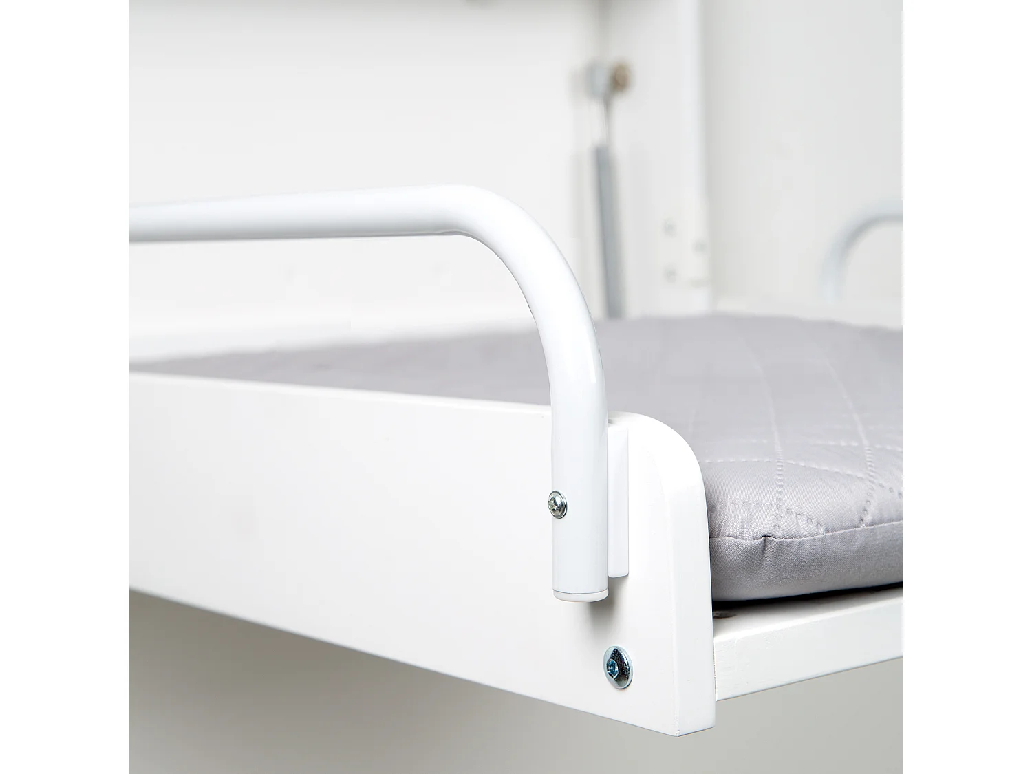Table à langer murale en bois blanc Roba + matelas à langer