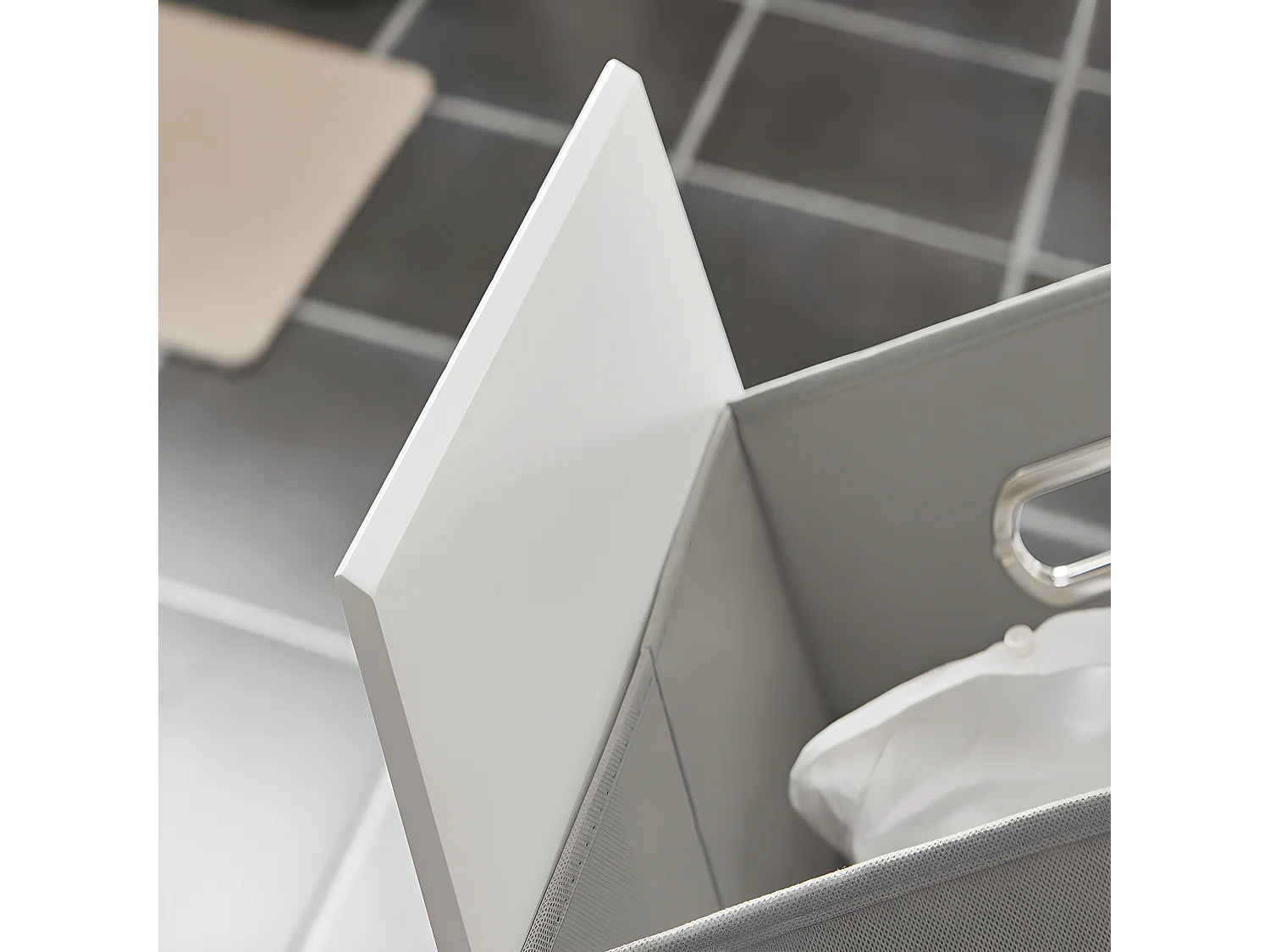 SoBuy BZR100-W Armoire à Linge, Corbeille à Linge, Meuble Bas de Salle de Bain, Meuble de Rangement avec 1 Panier à Linge Amovible, Blanc