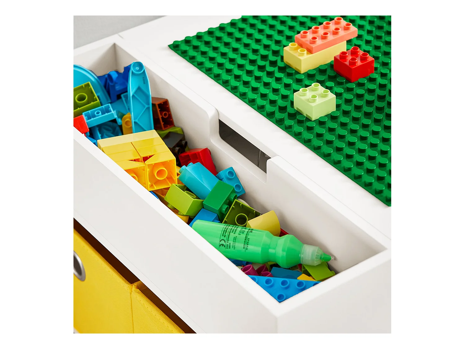 SoBuy KMB75-W Table Enfants avec 2 Tabourets, Ensemble de Table de Construction Enfant avec 2 Tabourets, Bureau Enfant avec 8 Bac de Rangement