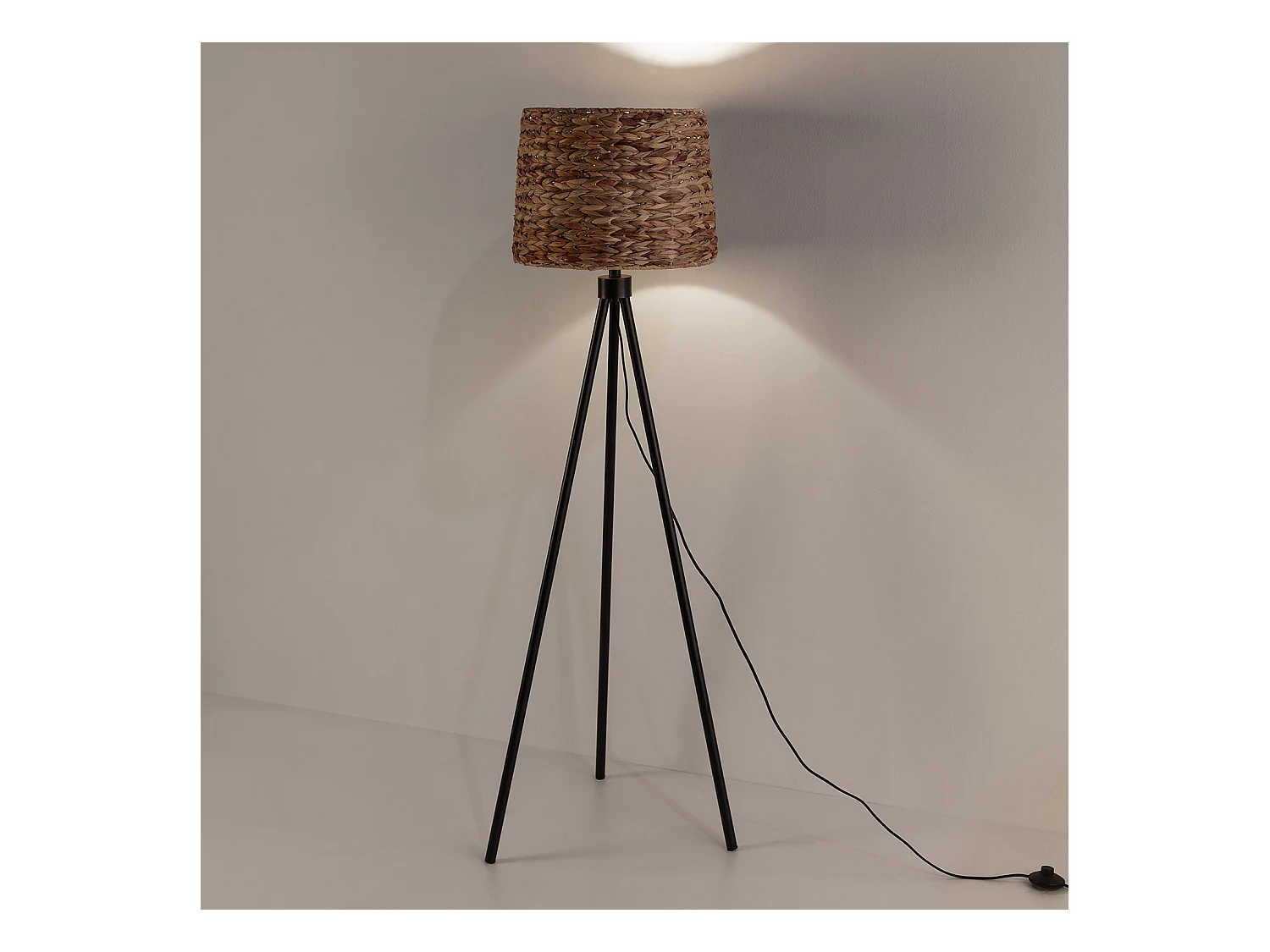 Staande lamp Kiomi van zeewier en metaal, hoogte 144 cm