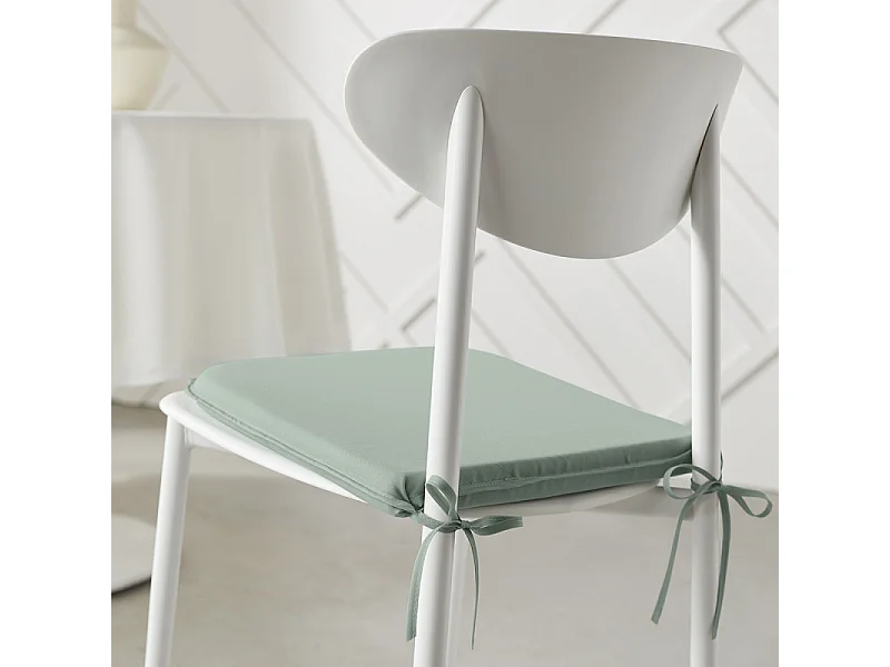 Coussin de chaise en tissu 100% polyester et rempli d'une base en mousse. Turquoise
