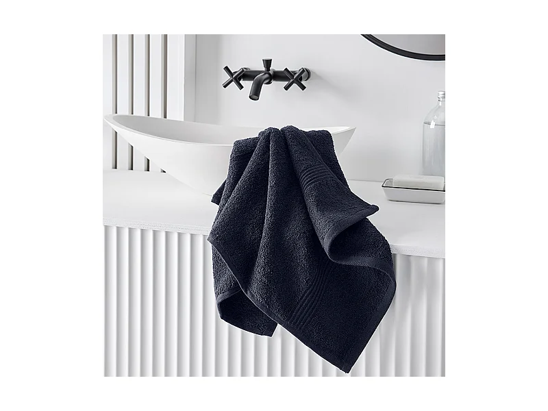 Serviette de 450 grammes de 100% coton éponge. 70x130cm Marine