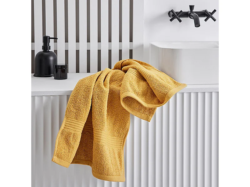 Toalla de 450 gramos de rizo 100% algodón. 90x150cm Ocre