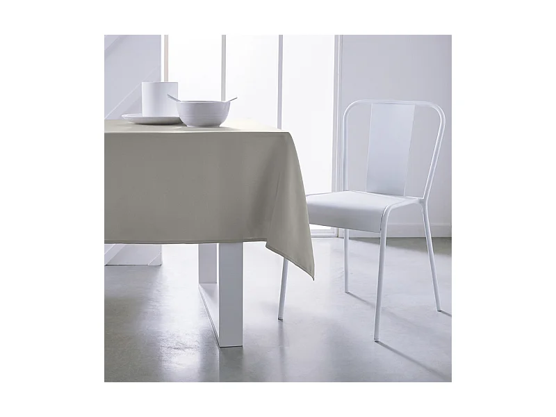 Nappe rectangulaire 100% polyester de couleurs unies. Mesure: 150x250cm Lin
