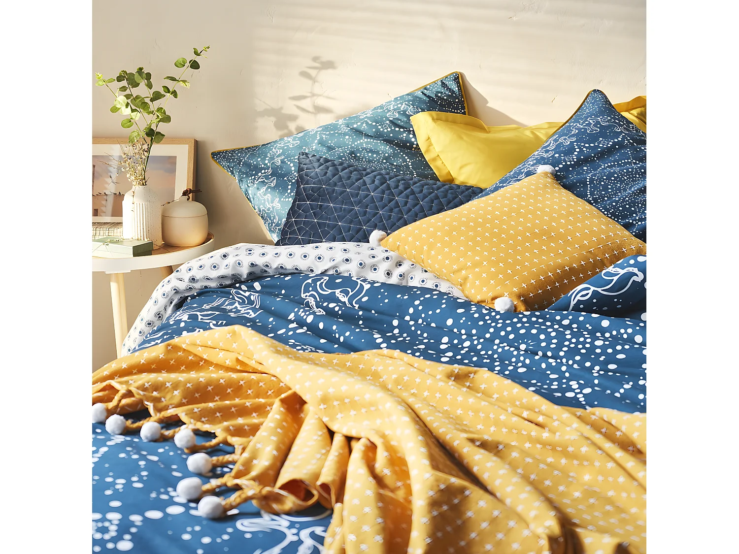 Coussin à pompons en polycoton 40x40cm DIVALI