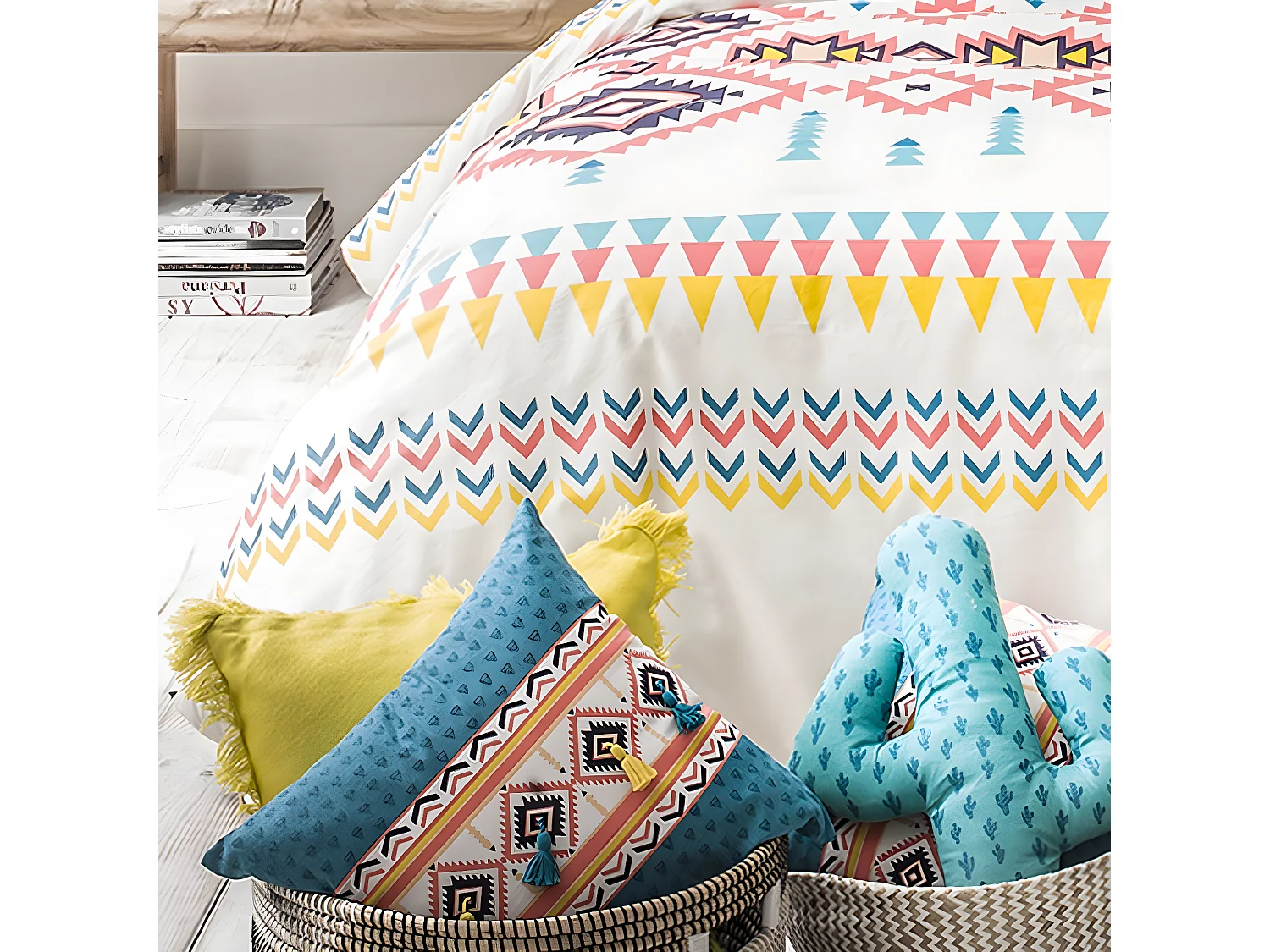 Coussin ethnique à pompons en coton 40x40cm DIEGO