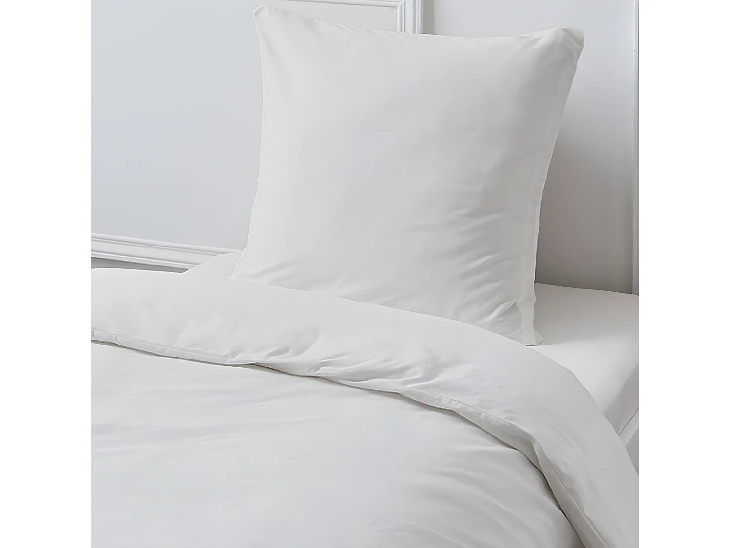 Drap housse en coton 57 fils uni bonnet 25cm blanc 80x200cm