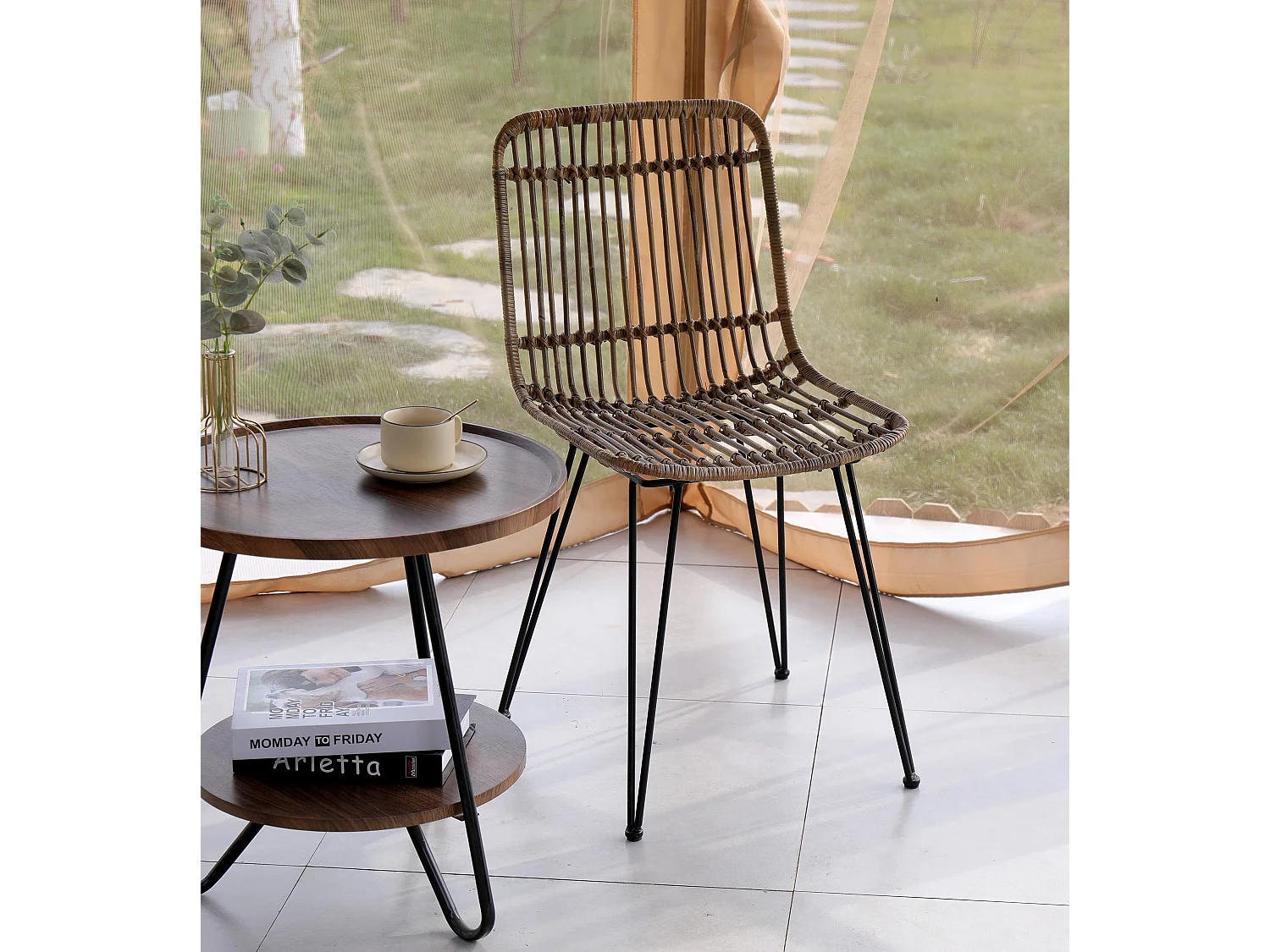 Lot de 2 chaises en métal et rotin naturel
