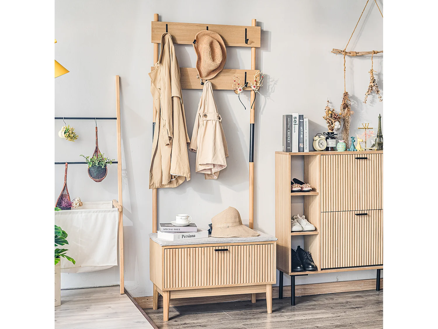 Vestiaire d'entrée en bois massif et tissu gris