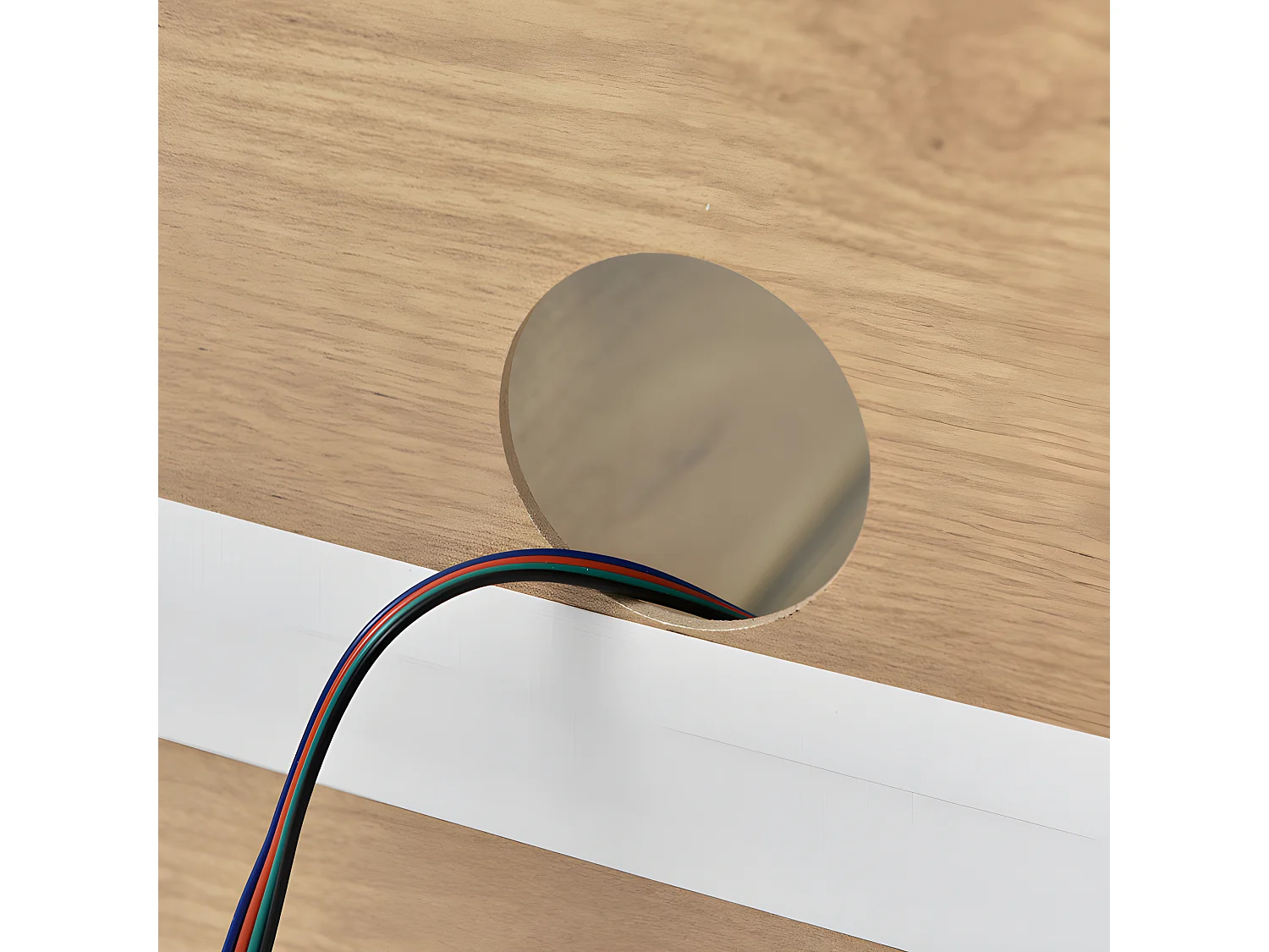 Buffet bas avec LED - 3 portes et 3 tiroirs - Naturel