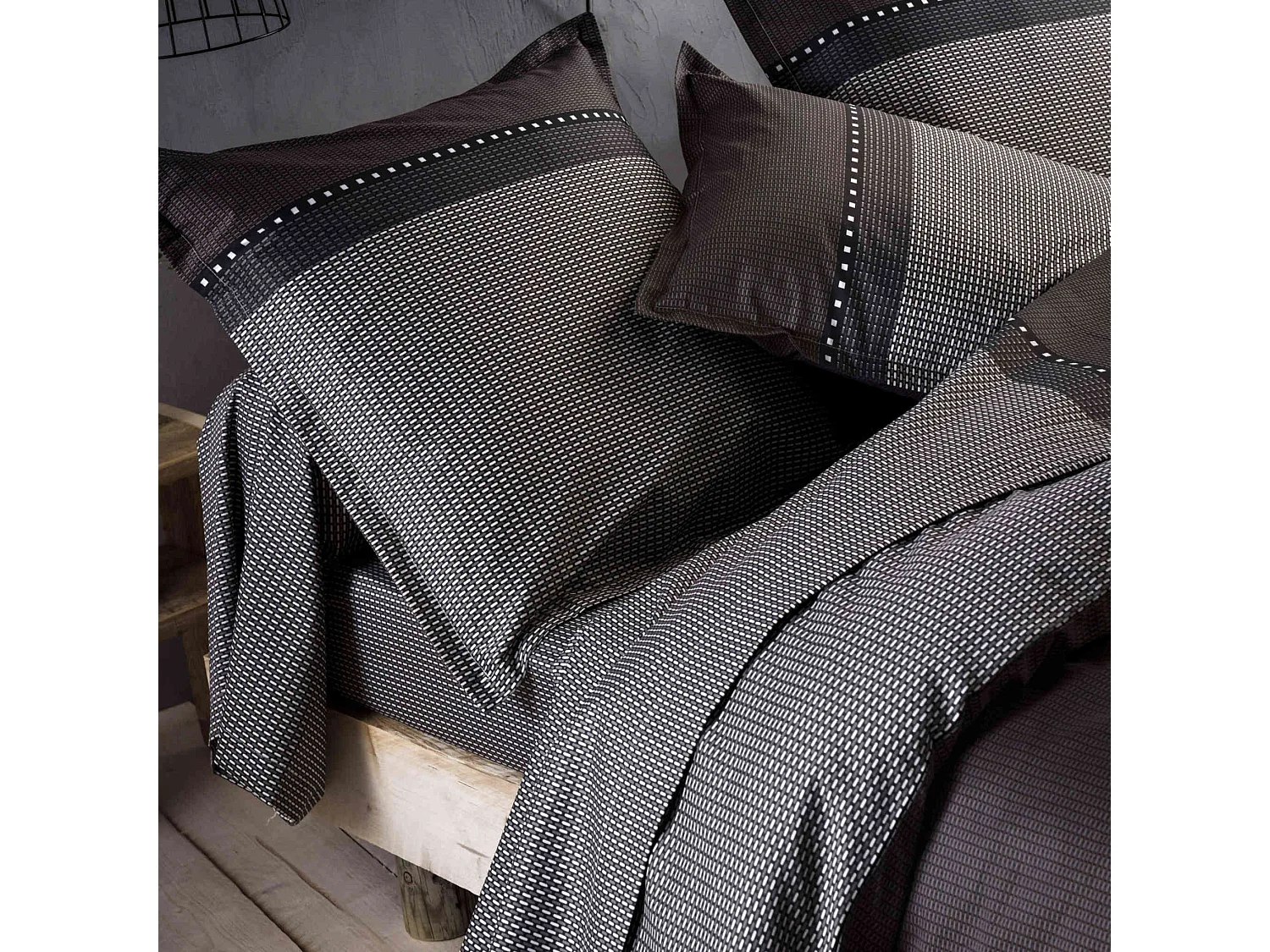 Drap housse satin de coton Enzo noir bonnet 30 cm 160x200 cm - Tradilinge