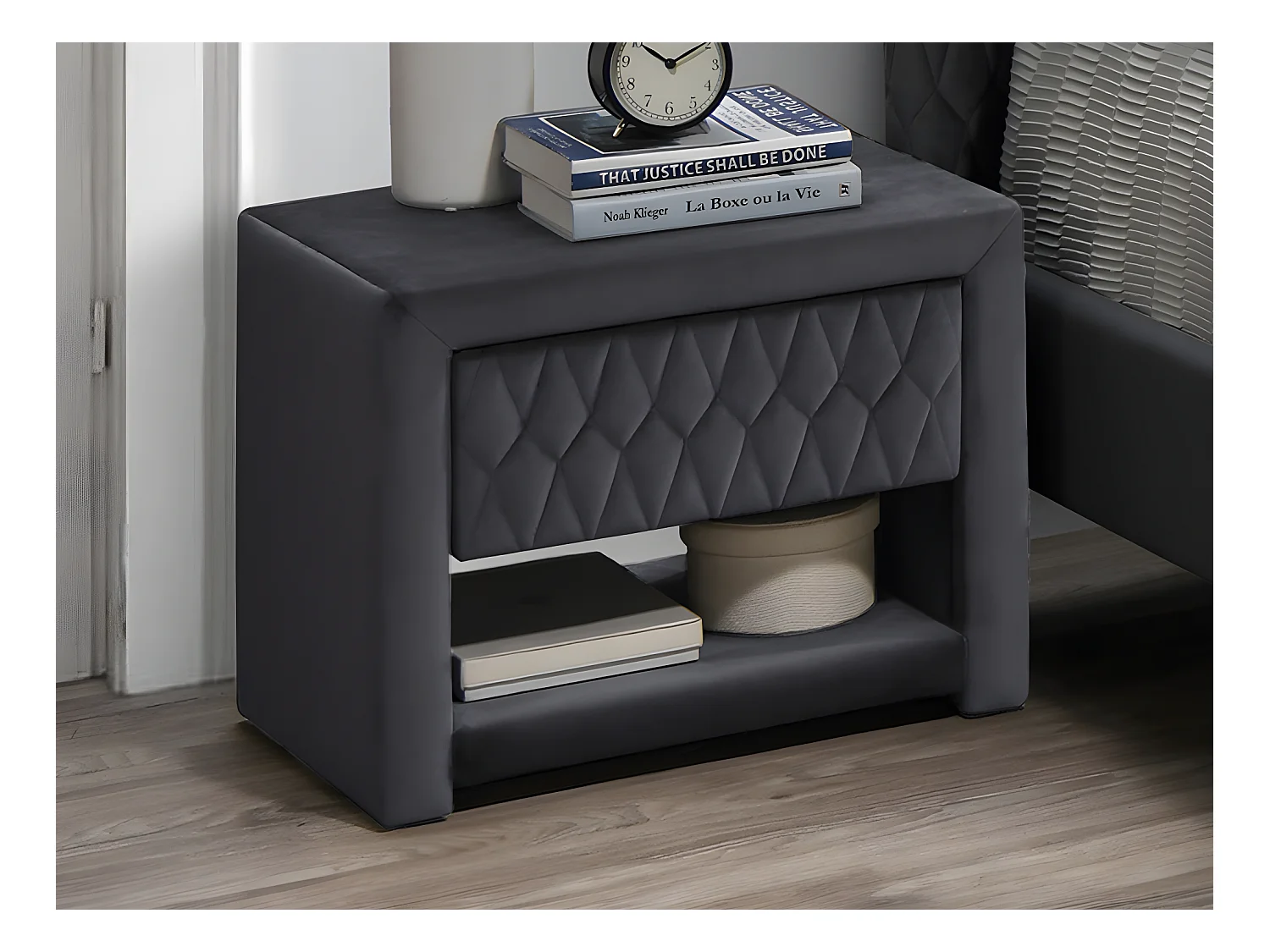 Lot de 2 tables de chevet - 1 tiroir et 1 niche - Tissu velours - Gris - DANIELE