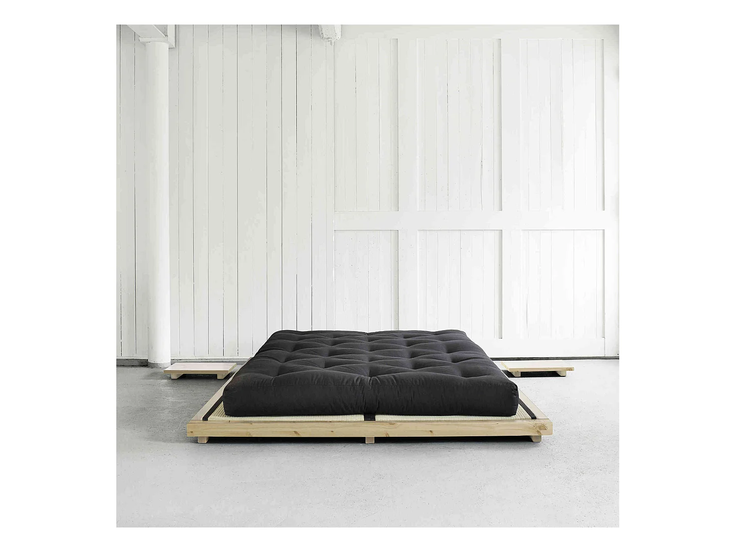 Ensemble lit futon style japonais coloris naturel + lot de 2 chevet naturel 180x200