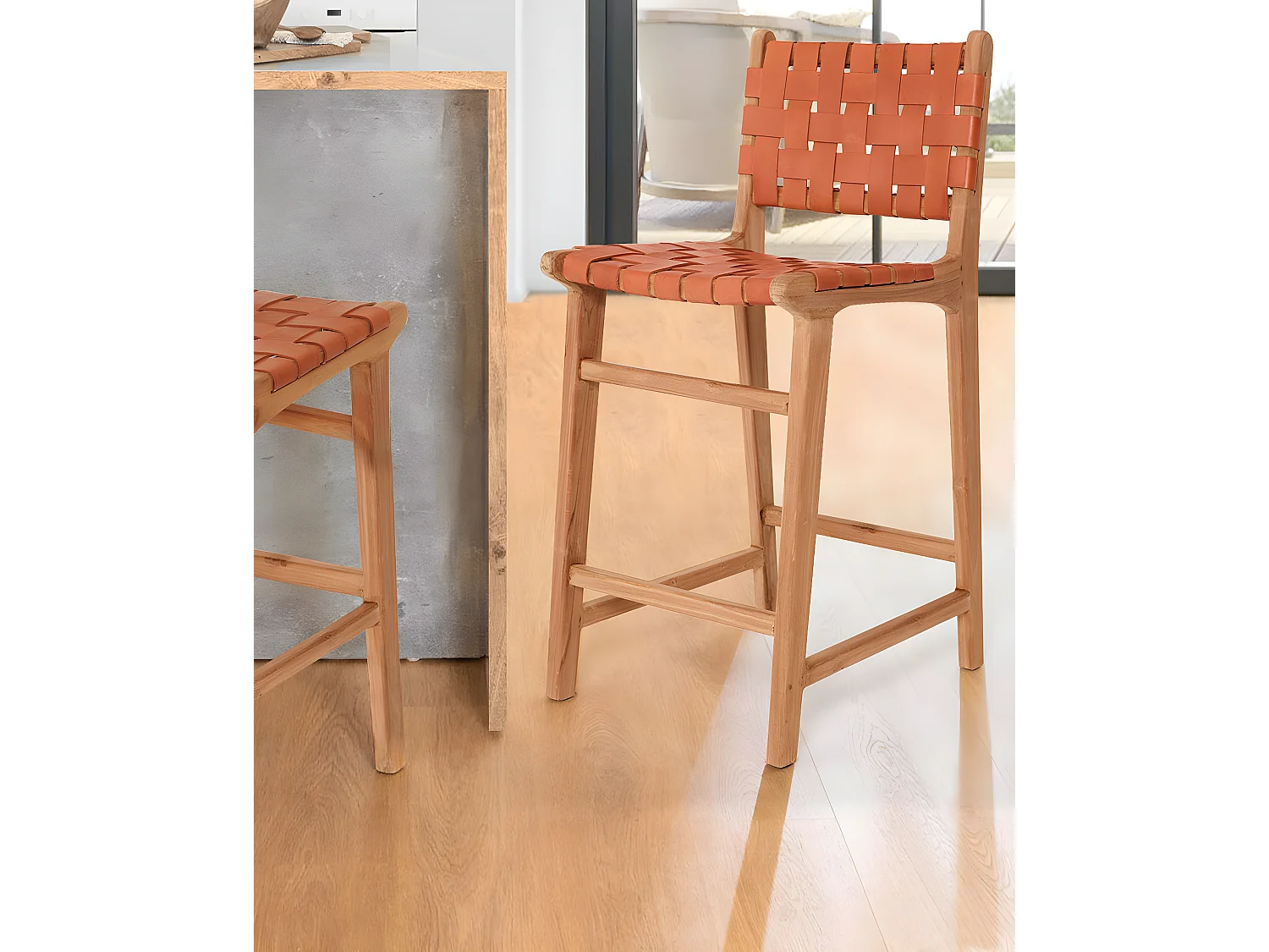 Ambra - Lot de 2 Chaise de bar en teck massif et cuir vachette tressé marron