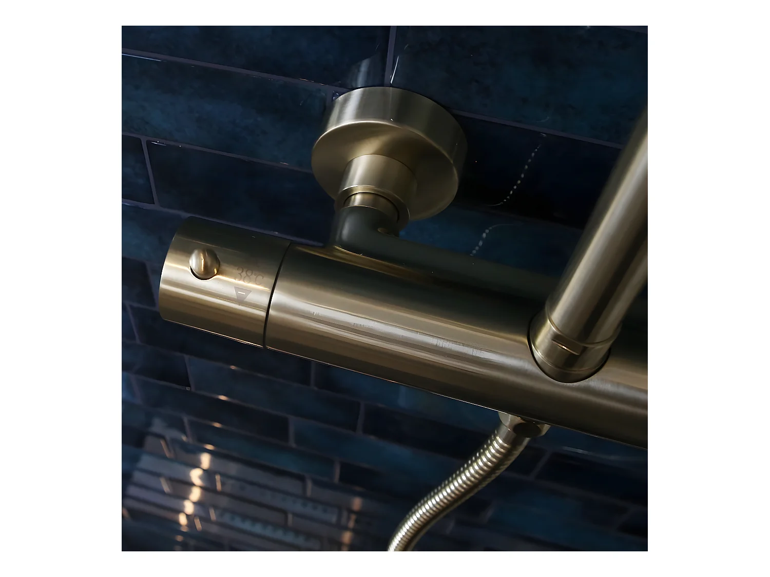 Delice II colonne de douche thermostatique or brossé avec corps froid - Essebagno