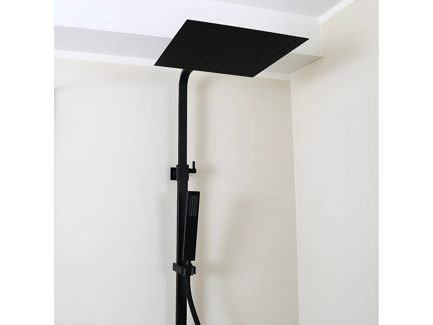 Square II Columna de ducha negra cuadrada con mezclador mecánico Essebagno