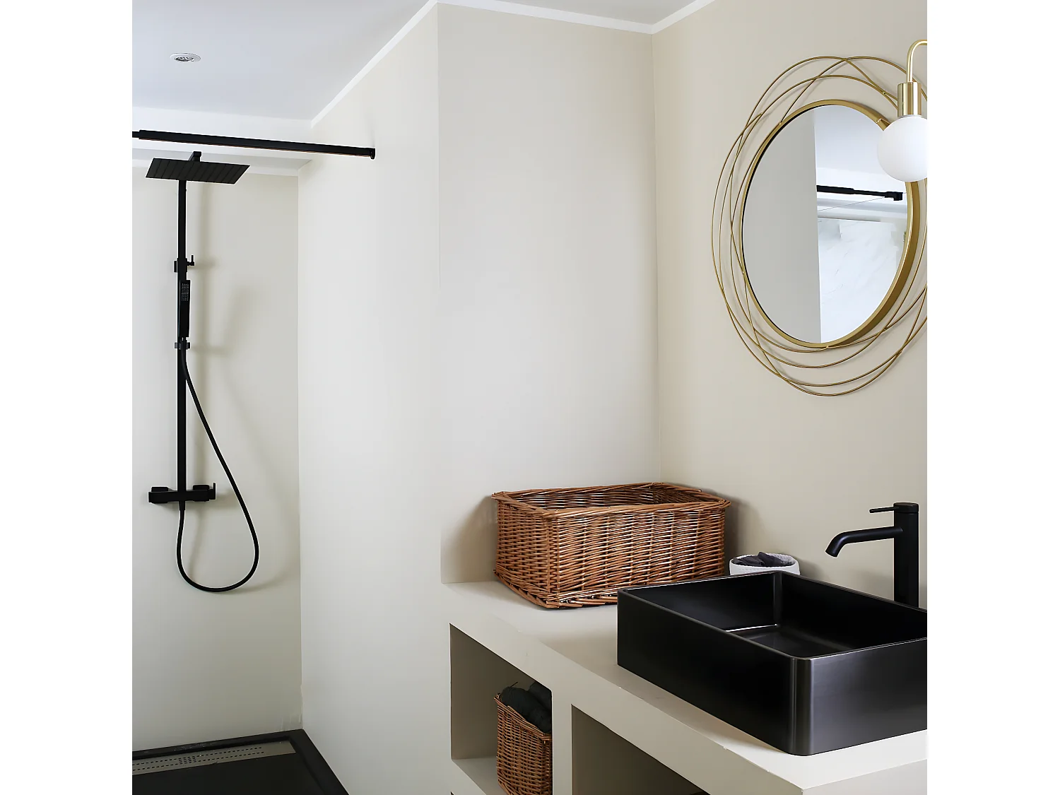 Columna de ducha termostática cuadrada negra Square II Essebagno