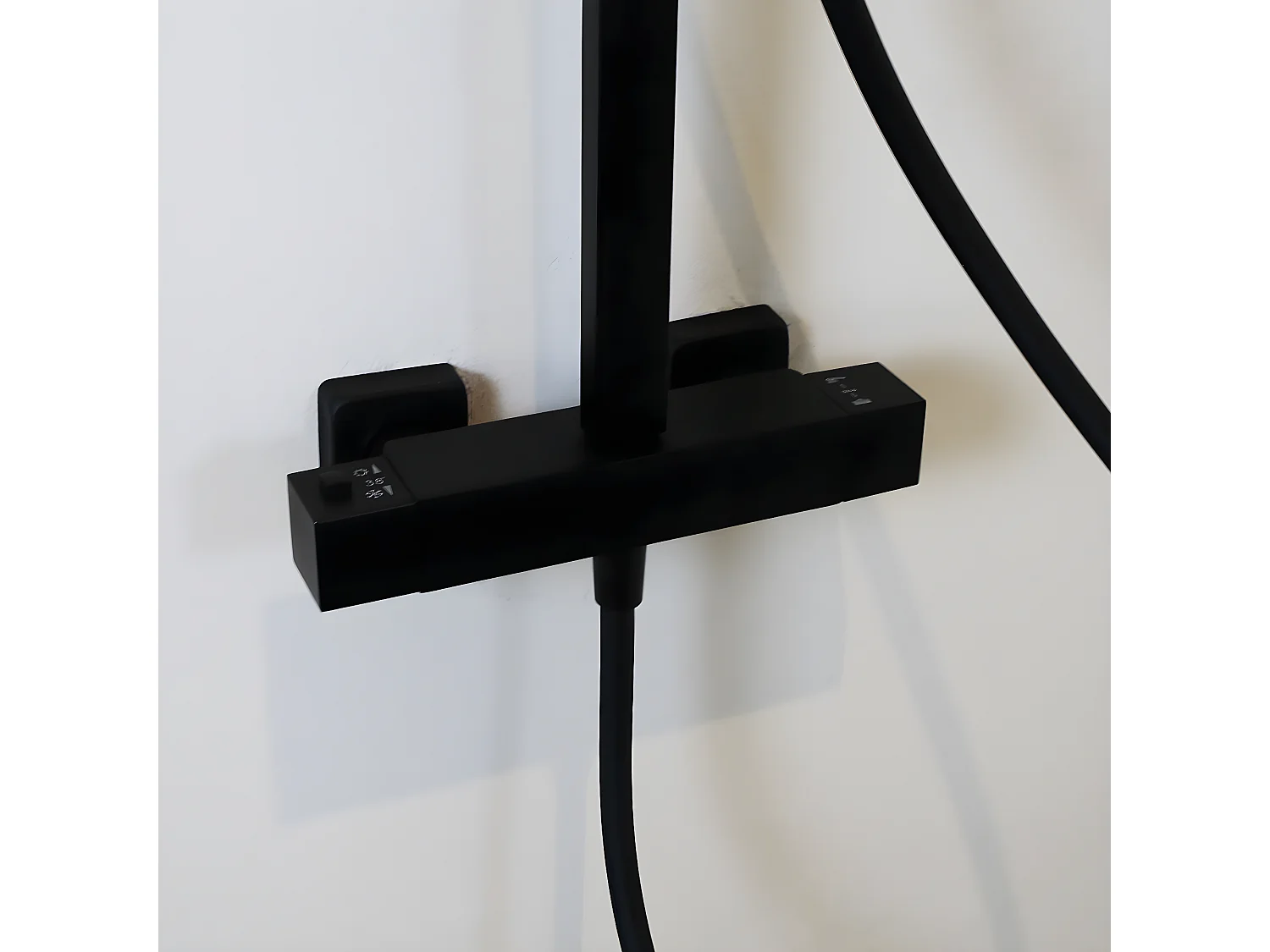 Columna de ducha termostática cuadrada negra Square II Essebagno