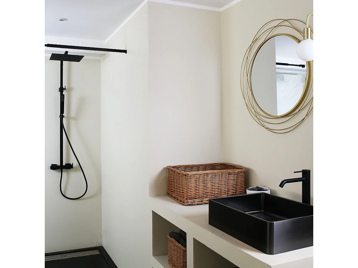 Square II colonne de douche carrée thermostatique noire - Essebagno