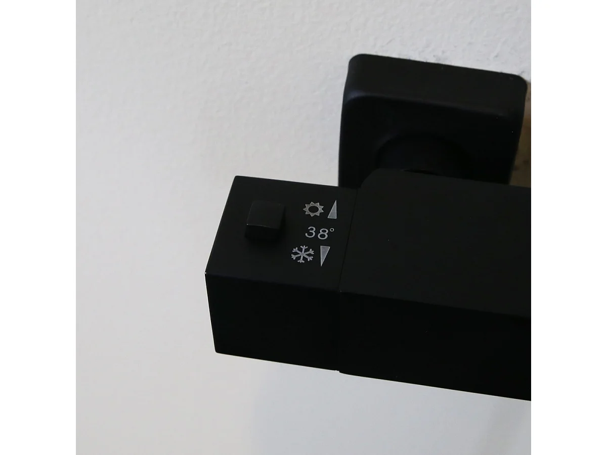 Square II colonne de douche carrée thermostatique noire - Essebagno