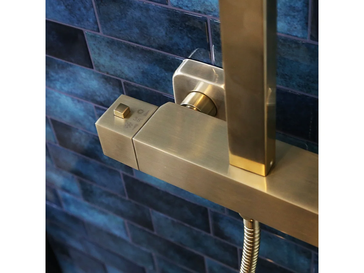 Square II vierkante thermostatische douchekolom in geborsteld goud - Essebagno