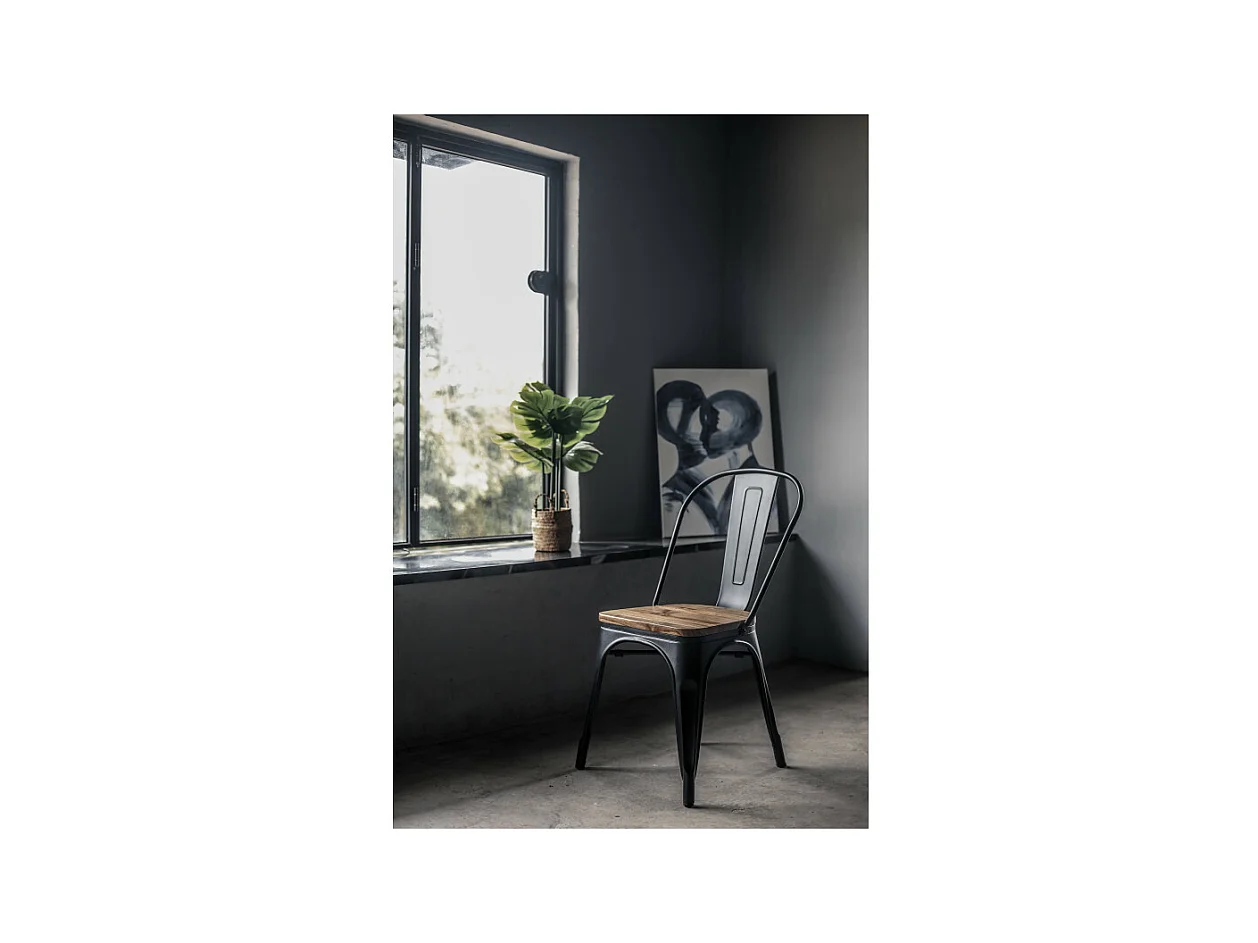 Chaise en métal noir mat avec assise en bois clair - Style industriel