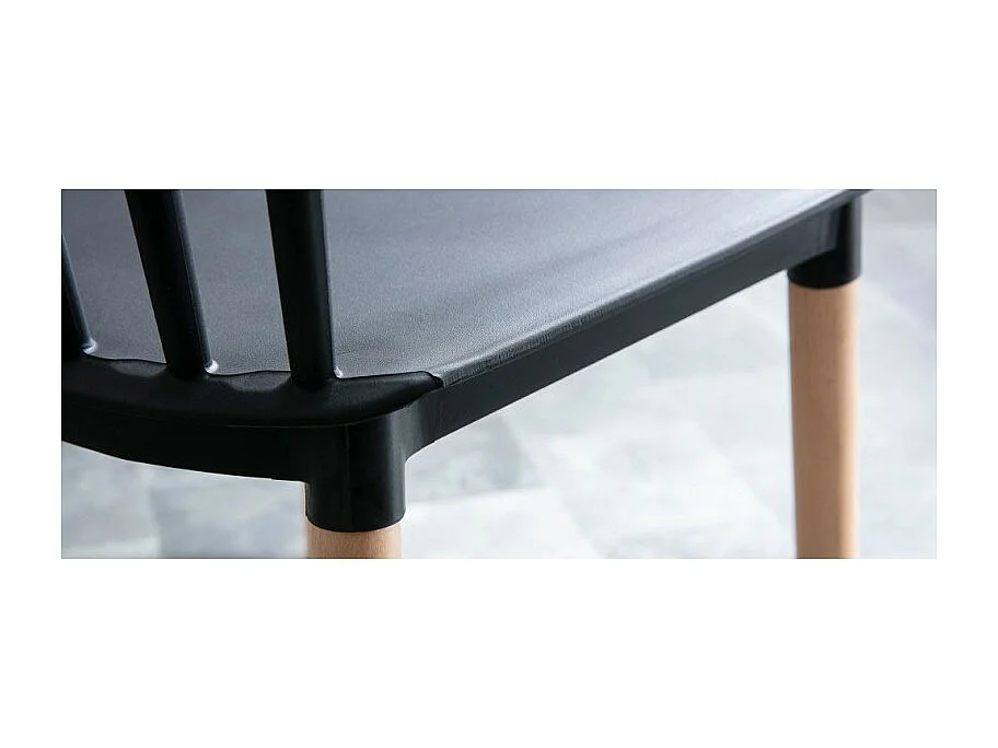 Lot de 4 chaises style scandinave à barreaux modèle POP - Coque en résine noire et pieds en bois