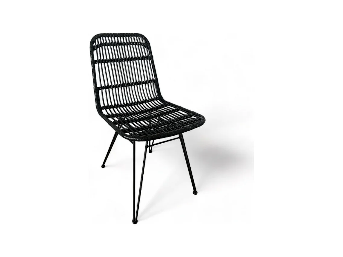 Chaise noire style nature aspect rotin en résine tressée et pieds en métal