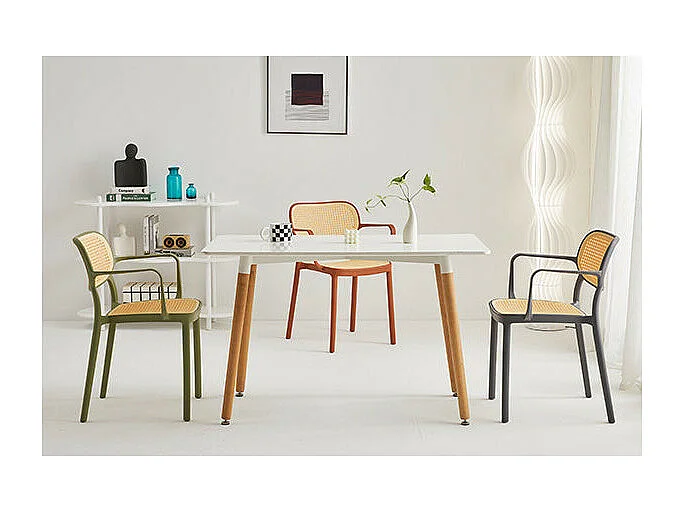 Chaise de salle à manger blanche style vintage avec accoudoirs