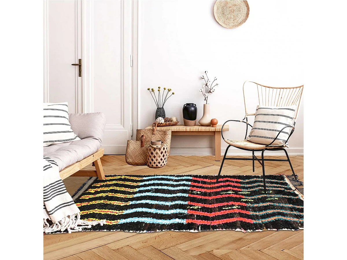 Authentique tapis berbère 110x205 fait main en tissu recyclé noir et rose BOUCHAROUETTE 55