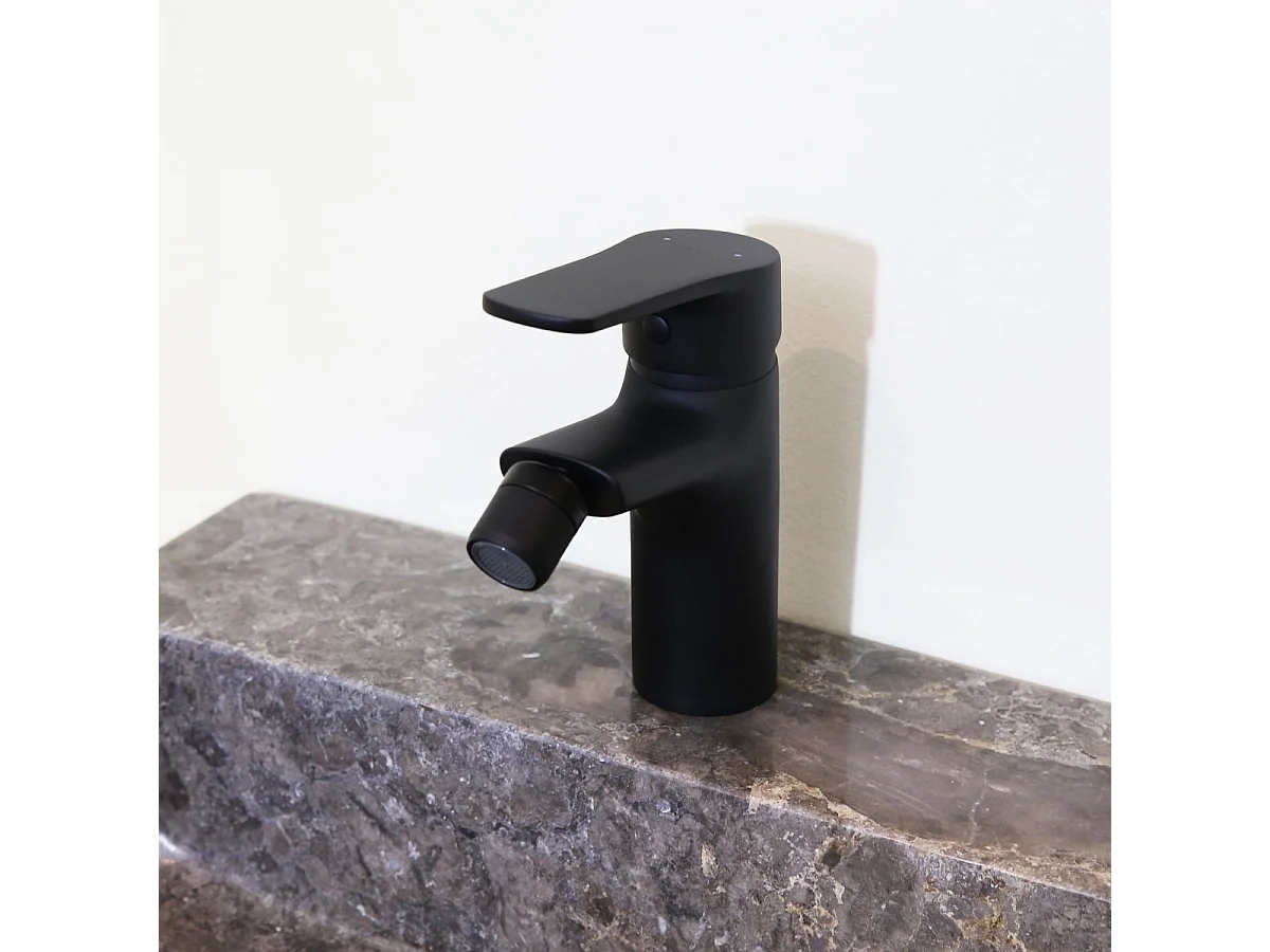 Full Mezclador de bidé negro Essebagno