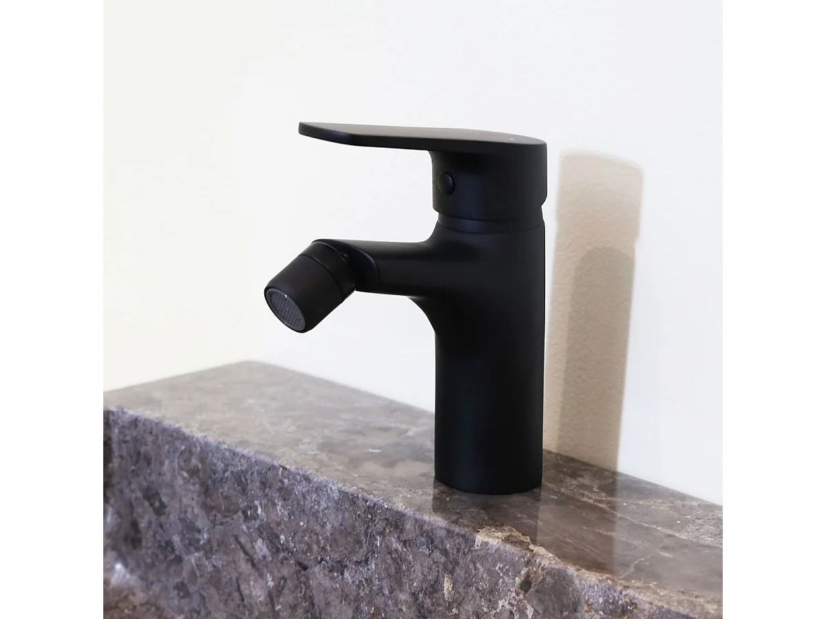 Full Mezclador de bidé negro Essebagno